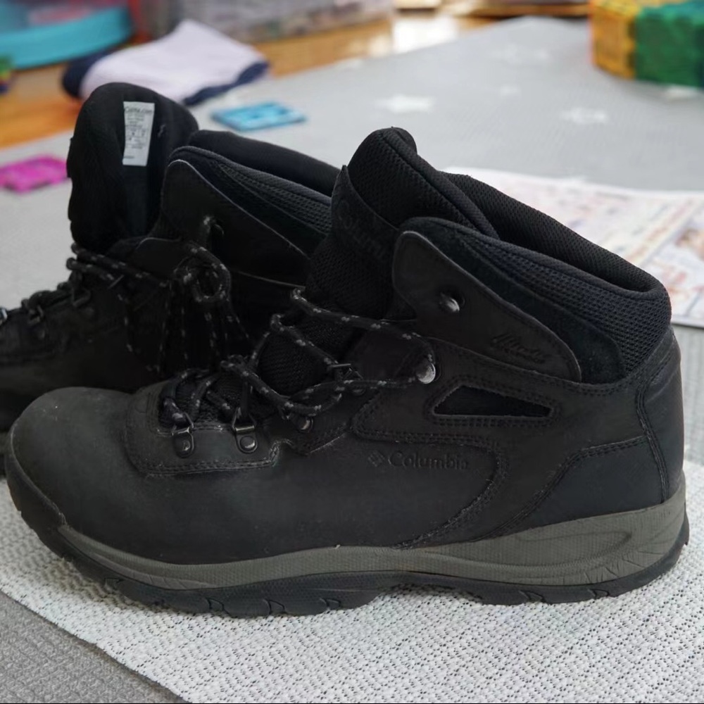 Columbia Men’s Black Waterproof Boots Size 13